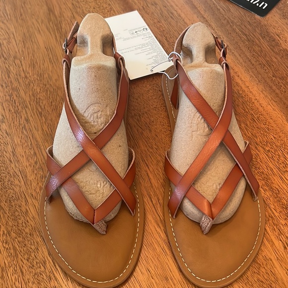 NWT Vegan Leather Sandals size 10 - Picture 2 of 4